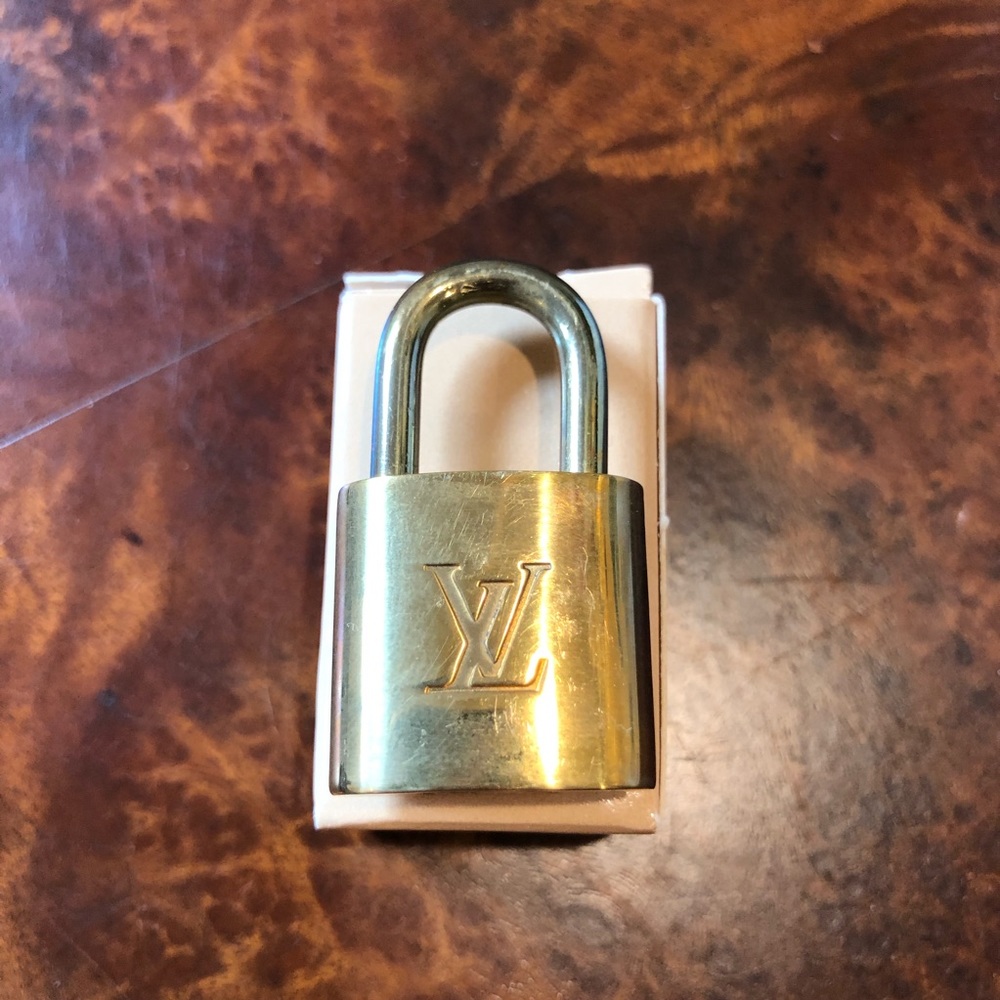 NIB Louis Vuitton Brass Lock and Key Set (1)